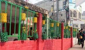 কুমিল্লায় ফুটপাতে ফুলের টবে দৃষ্টিনন্দন বাগান