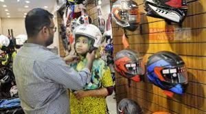 দুর্ঘটনায় প্রাণহানি রোধে মোটরসাইকেলে হেলমেট ব্যবহার করুন : আসাদুজ্জামান নূর