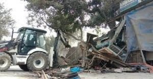 ফুটপাতের অবৈধ স্থাপনা নিজ উদ্যোগে সরিয়ে নিন : চসিক মেয়র