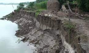 বাগেরহাটে মধুমতির ভাঙ্গনে নিস্ব দুটি গ্রামের অনেক মানুষ 2 বাগেরহাটে মধুমতির ভাঙ্গনে নিস্ব দুটি গ্রামের অনেক মানুষ