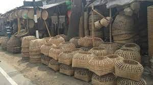 বরগুনায় ৩৪টি পরিবার এখনো বেতের সামগ্রী তৈরি করছে