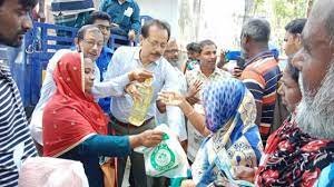 ভর্তুকি মূল্যে খাদ্যপণ্য পাবেন যশোরে ১ লাখ ৩৭ হাজার ৪৩৯ পরিবার 4 যশোরে ১ লাখ ৩৭ হাজার ৪৩৯ পরিবার পাবেন ভর্তুকি মূল্যে খাদ্যপণ্য