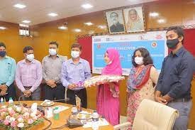 ভোলায় প্রতীকী ডিসির দায়িত্ব পালন করলেন দশম শ্রেণীর ছাত্রী 3 ভোলায় প্রতীকী ডিসির দায়িত্ব পালন করলেন দশম শ্রেণীর ছাত্রী