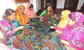 কুমিল্লায় নারী উদ্যোক্তাদের পণ্য মেলায় ক্রেতাদের ভিড় 2 কুমিল্লায় নারী উদ্যোক্তাদের পণ্য মেলায় ক্রেতাদের ভিড়