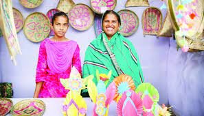 কুমিল্লায় নারী উদ্যোক্তাদের পণ্য মেলায় ক্রেতাদের ভিড় 1 কুমিল্লায় নারী উদ্যোক্তাদের পণ্য মেলায় ক্রেতাদের ভিড়