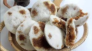 বরিশালে ‘শীতের ভাপা পিঠা’ বিক্রির ধুম পড়েছে 1 বরিশালে ‘শীতের ভাপা পিঠা’ বিক্রির ধুম পড়েছে