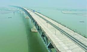 পদ্মা সেতুতে ল্যাম্পপোস্ট বসানো শুরু, রেলিং সম্পন্ন 1 পদ্মা সেতুতে ল্যাম্পপোস্ট বসানো শুরু, রেলিং সম্পন্ন