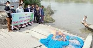 ভোলায় অবৈধ জাল নির্মূলে নদীতে বিশেষ অপারেশন চলছে