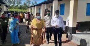 চুয়াডাঙ্গার ডিসির বেগমপুর ঝাঝরি আশ্রয়ণ প্রকল্প পরিদর্শন