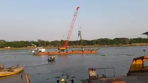 নড়াইলের কালনায় মধুমতি নদীতে সেতু নির্মাণের কাজ এগিয়ে চলেছে 1 নড়াইলের কালনায় মধুমতি নদীতে সেতু নির্মাণের কাজ এগিয়ে চলেছে