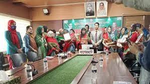 দেশের বিভিন্ন স্থানে নারী বীর মুক্তিযোদ্ধাদের সম্মাননা প্রদান 1 দেশের বিভিন্ন স্থানে নারী বীর মুক্তিযোদ্ধাদের সম্মাননা প্রদান