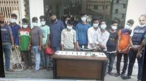 চট্টগ্রামে সাত সদস্যের ছিনতাই দল অস্ত্রসহ গ্রেফতার 