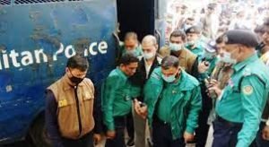 চট্টগ্রামে সাত সদস্যের ছিনতাই দল অস্ত্রসহ গ্রেফতার 