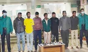 চট্টগ্রামে সাত সদস্যের ছিনতাই দল অস্ত্রসহ গ্রেফতার 