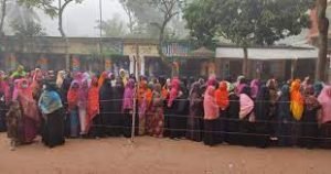 কুমিল্লায় উৎসব মুখর পরিবেশে চলছে ভোট গ্রহণ