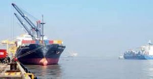 চট্টগ্রাম বন্দরে জাহাজের ধাক্কায় লাইটার জাহাজডুবি, নিখোঁজ ৭ নাবিক 2 চট্টগ্রাম বন্দরে জাহাজের ধাক্কায় লাইটার জাহাজডুবি, নিখোঁজ ৭ নাবিক