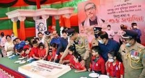 চট্টগ্রামে বর্ণাঢ্য কর্মসুচির মধ্য দিয়ে জাতির পিতার জন্মবার্ষিকী ও শিশু দিবস উদযাপন 4 চট্টগ্রামে বর্ণাঢ্য কর্মসুচির মধ্য দিয়ে জাতির পিতার জন্মবার্ষিকী ও শিশু দিবস উদযাপন