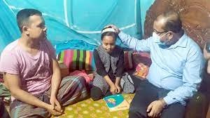 দিনাজপুরের শিশু শিক্ষার্থী স্বর্ণার পাশে প্রধানমন্ত্রী শেখ হাসিনা
