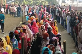 কুমিল্লায় উৎসব মুখর পরিবেশে চলছে ভোট গ্রহণ