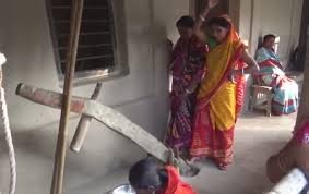 ঈদকে কেন্দ্র করে কুমিল্লার চালের গুড়ি প্রস্তুত করা হচ্ছে 1 ঈদকে কেন্দ্র করে কুমিল্লার চালের গুড়ি প্রস্তুত করা হচ্ছে