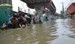 বৃষ্টিতে তলিয়ে গেছে চট্টগ্রাম নগরের অধিকাংশ এলাকা, স্রোতে যুবক নিখোঁজ 1 বৃষ্টিতে তলিয়ে গেছে চট্টগ্রাম নগরের অধিকাংশ এলাকা, স্রোতে যুবক নিখোঁজ