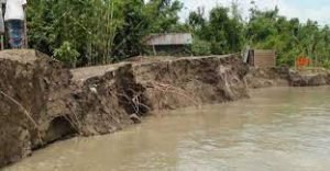বাগেরহাটে মধুমতির ভাঙ্গনে নিস্ব দুটি গ্রামের অনেক মানুষ 1 বাগেরহাটে মধুমতির ভাঙ্গনে নিস্ব দুটি গ্রামের অনেক মানুষ