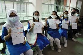 কুমিল্লা ভিক্টোরিয়া কলেজে এইচএসসি পরীক্ষার্থীদের টিকা দান