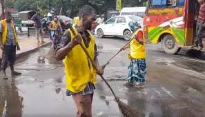 আধুনিক প্রযুক্তি ব্যবহার করে বর্ষা মৌসুমেও চসিক রোড মেনটেইন্যান্সের সক্ষমতা অর্জন করেছে : মেয়র রেজাউল