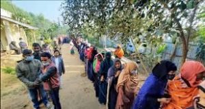 কুমিল্লায় উৎসব মুখর পরিবেশে চলছে ভোট গ্রহণ