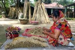 কুমিল্লায় বাঁশি শিল্পের সাথে জড়িতরা ব্যস্ত সময় পার করছেন