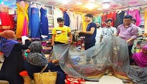 ঈদুল ফিতরকে সামনে রেখে কুমিল্লায় জমে উঠেছে কেনাকাটা 1 ঈদুল ফিতরকে সামনে রেখে কুমিল্লায় জমে উঠেছে কেনাকাটা