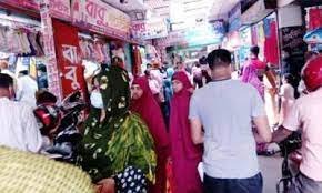 জয়পুরহাটে ঈদের কেনাকাটা জমে উঠছে