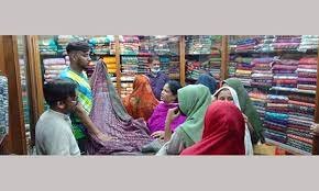 ঈদুল ফিতরকে সামনে রেখে কুমিল্লায় জমে উঠেছে কেনাকাটা 4 ঈদুল ফিতরকে সামনে রেখে কুমিল্লায় জমে উঠেছে কেনাকাটা