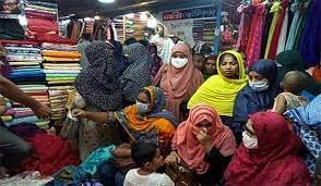 ঈদুল ফিতরকে সামনে রেখে কুমিল্লায় জমে উঠেছে কেনাকাটা 3 ঈদুল ফিতরকে সামনে রেখে কুমিল্লায় জমে উঠেছে কেনাকাটা