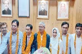 সুপ্রিমকোর্ট আইনজীবী সমিতির সভাপতি মোমতাজ উদ্দিন ফকির সম্পাদক দুলাল