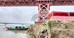 পদ্মায় ভাঙন: শঙ্কা মুক্ত হার্ডিঞ্জ ব্রিজ 3 পদ্মায় ভাঙন: শঙ্কা মুক্ত হার্ডিঞ্জ ব্রিজ