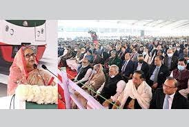 ঢাকাবাসীর স্বপ্নের মেট্রোরেল চালু : উদ্বোধনী অনুষ্ঠানে উৎসুক জনতার ভীড়